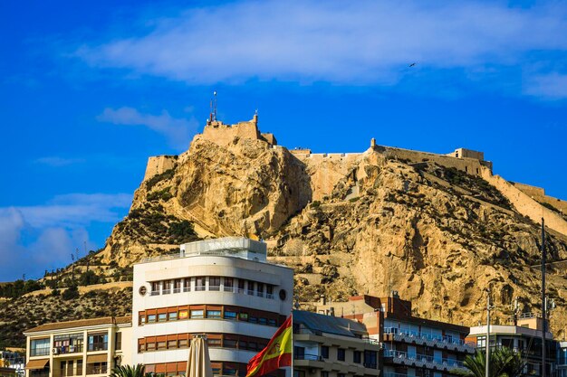 Castelo de Santa Bárbara na cidade de Alicante, na Espanha.