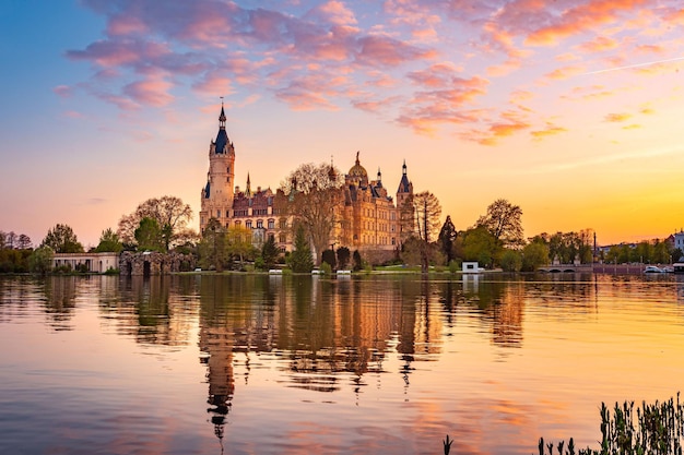 Castelo de Schwerin ao pôr-do-sol