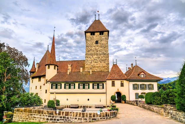 Castelo de Spiez no cantão de Berna, Suíça