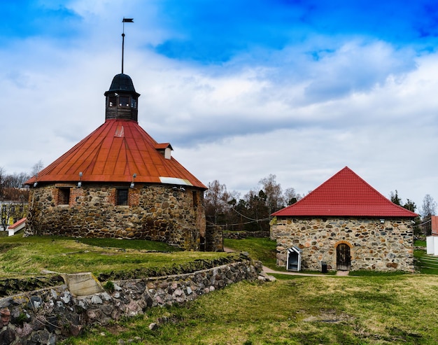 Castelo de torre medieval vívido horizontal com pano de fundo de composição de bandeira