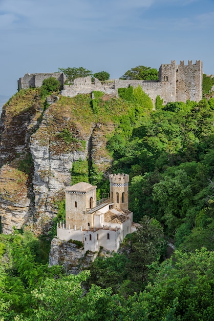 Castelo de vênus e torretta pepoli em erice