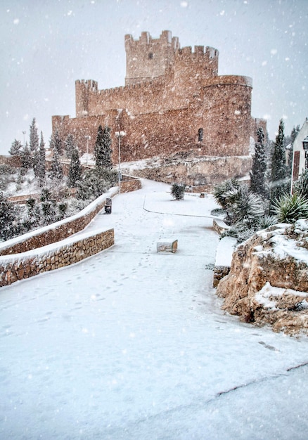 Foto castelo de villena coberto de neve