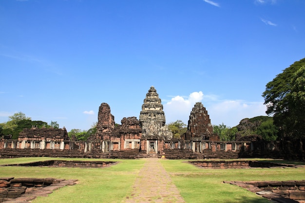 Castelo histórico de Prasat Hin Phimai na província de Nakhon Ratchasima, Tailândia.