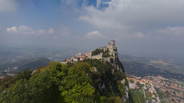 Foto castelo histórico em san marino itália