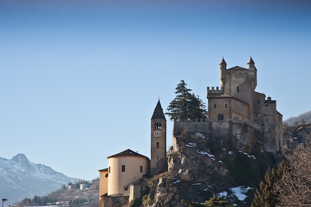 Castelo italiano na região do Vale de Aosta, norte da Itália