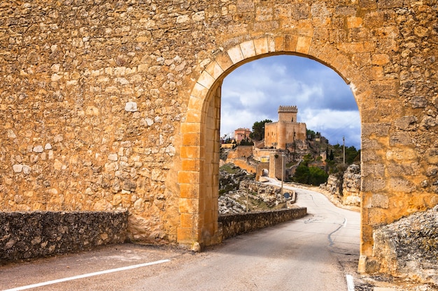 Castelo medieval Alarcão impressionante na Espanha