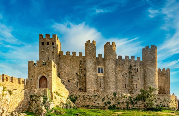 Castelo medieval da Vila de Óbidos no conceito de viagens de Portugal