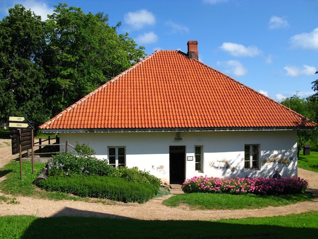 Castelo medieval de Turaida no país da Letônia