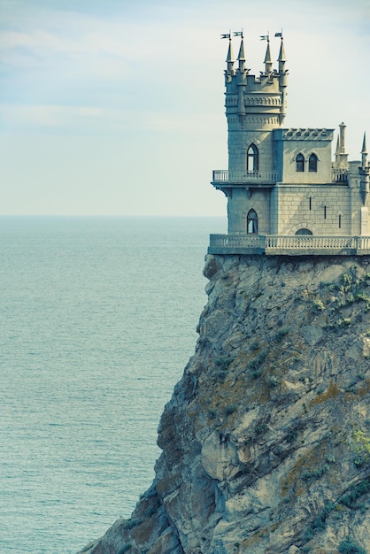 Castelo Ninho da Andorinha na rocha na Crimeia