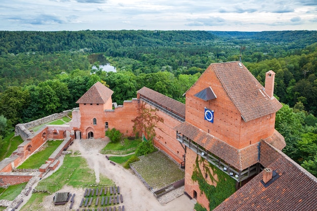 Castelo velho de turaida da atração letã sigulda letónia