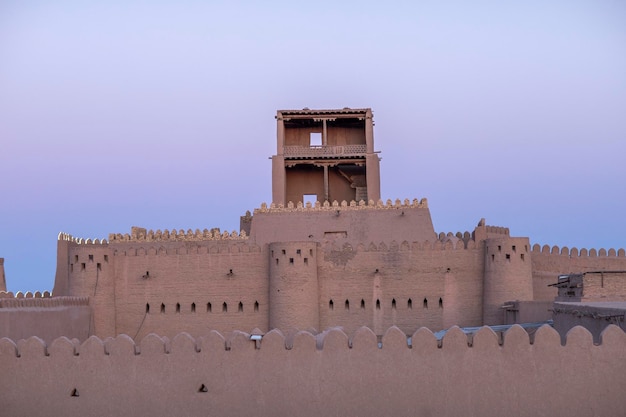 Castelos de vários andares no Uzbequistão