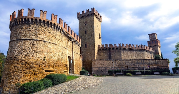 Castelos medievais da Itália - Castello di Vigoleno, província de Piacenza