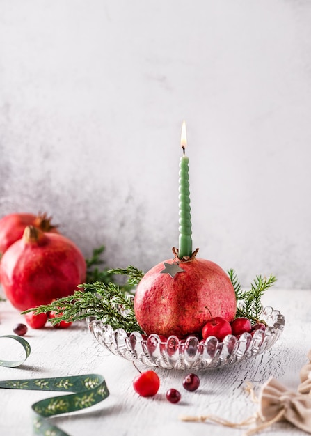 Foto castiçal de romã tradicional para as festas