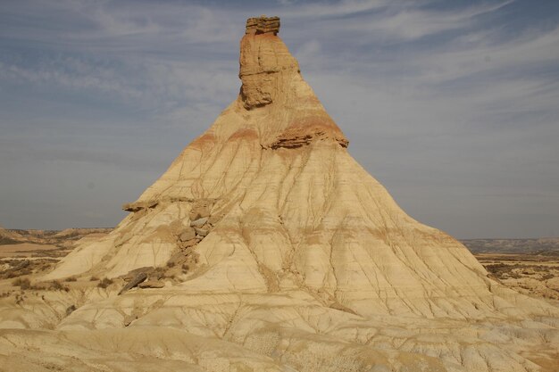 La Castildetierra de las Bardenas Reales en Navarra con nubes en el fondo España