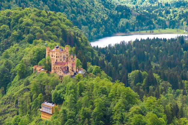 Castillo alemán en el bosque, Alemania