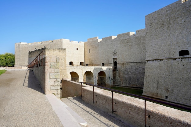 Castillo de Barletta Apulia Italia Gran angular