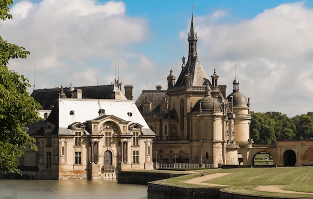 El castillo de Chantilly es monumento histórico y arquitectónico Francia