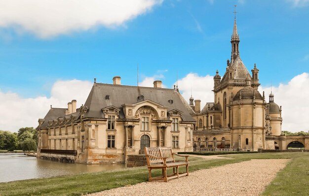 El castillo de Chantilly es monumento histórico y arquitectónico Francia