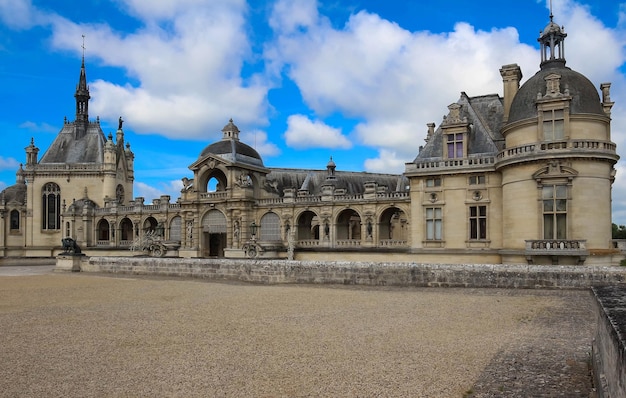 El castillo de Chantilly es monumento histórico y arquitectónico Francia
