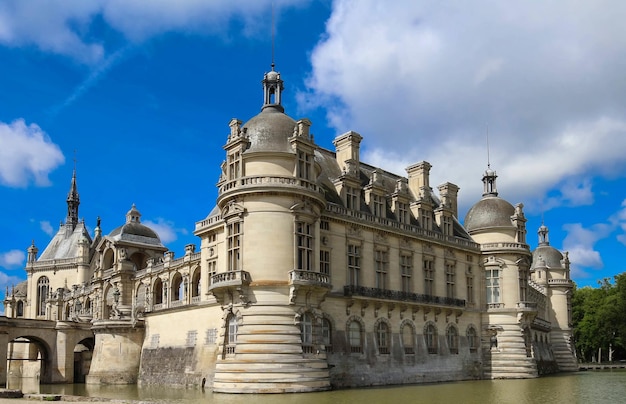 El castillo de Chantilly es monumento histórico y arquitectónico Francia