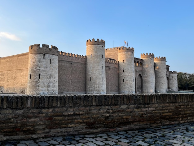 castillo en la ciudad Aljaferia es un palacio fortificado (castillo) de la época morisca en Zaragoza