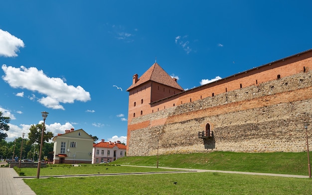 Castillo en la ciudad de Lida en Bielorrusia