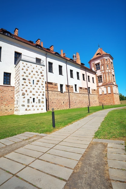 Castillo en la ciudad Mir de Bielorrusia. Castillo medieval de Mir