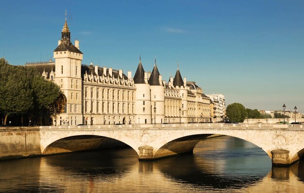 El castillo de la Conciergerie París Francia