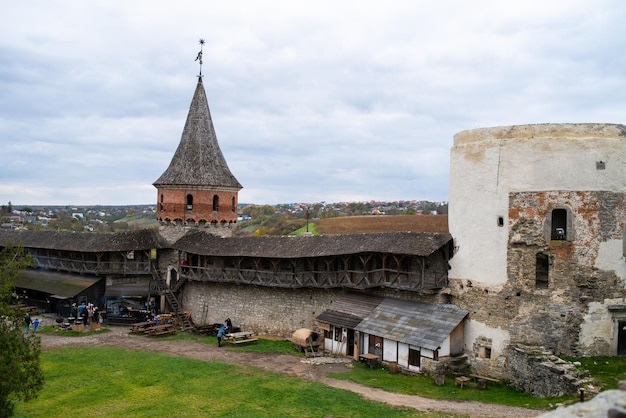 Castillo europeo medieval, edificio defensivo