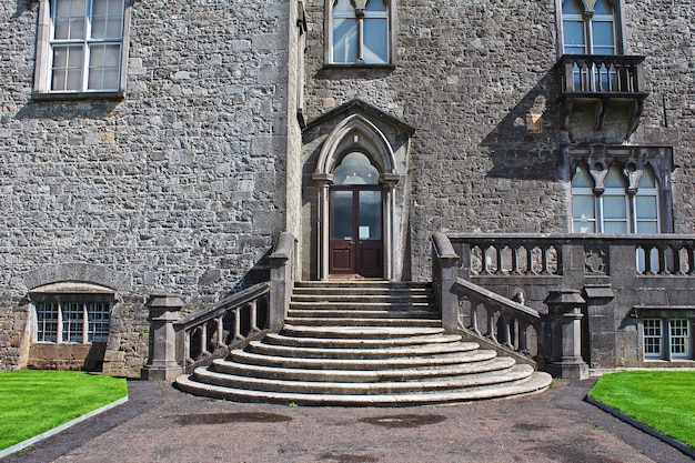 Foto castillo de kilkenny, la fortaleza antigua, irlanda