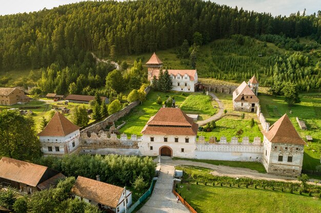 El Castillo Lazar uno de los edificios renacentistas más importantes de Transilvania ubicado en Lazarea Rumania Castillo rumano atracciones de Transilvania