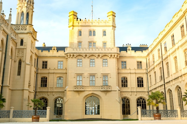 Castillo de Lednice Chateau en Moravia, República Checa. UNESCO sitio de Patrimonio Mundial.