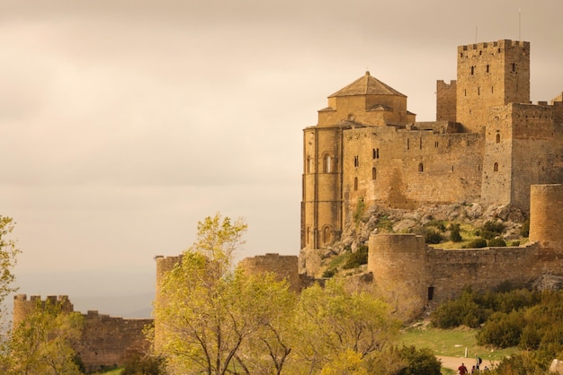 Castillo de Loarre en un día nubladoHuesca Aragón España