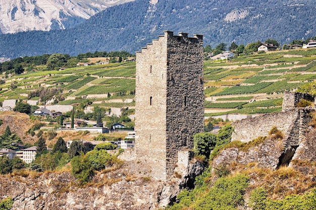 Castillo Majorie y paisaje de Sion, Canton Valais, Suiza.