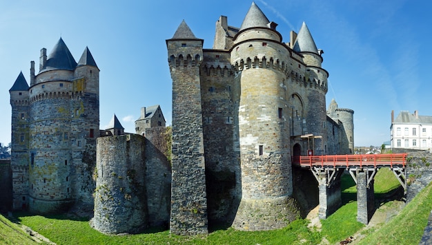 Castillo medieval en la ciudad de Vitre, Francia