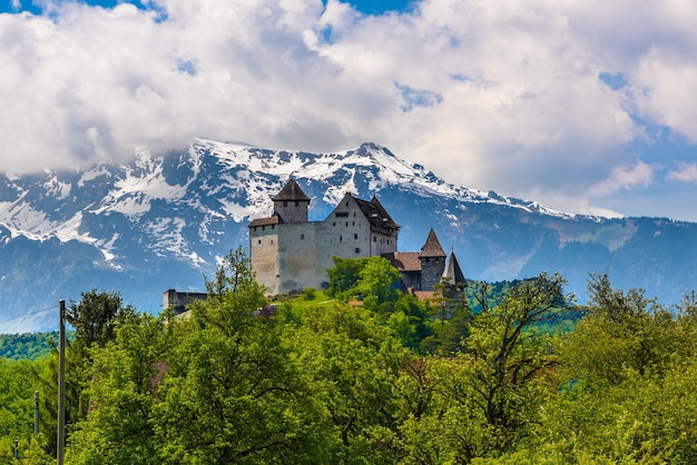 Castillo medieval en Vaduz Oberland en Liechtenstein