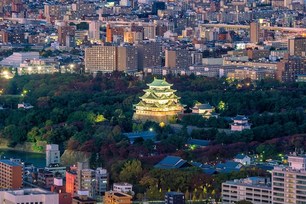 Foto el castillo de nagoya y el horizonte de la ciudad en japón