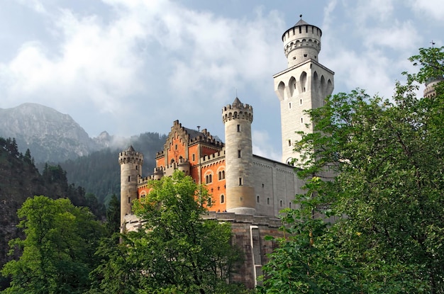 Castillo de Neuschwanstein en los Alpes bávaros