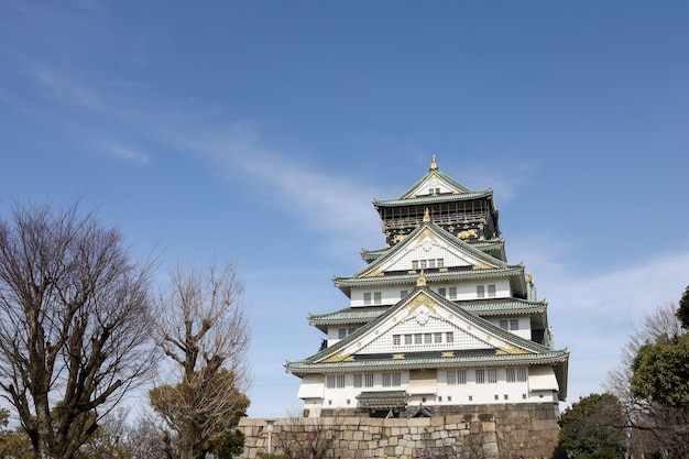 Foto el castillo de osaka en el castillo grande y más famoso de osaka japón
