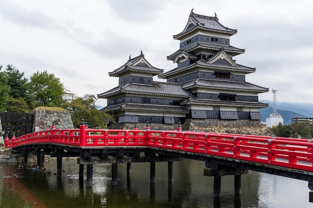 Castillo y puente de Matsumoto en Japón