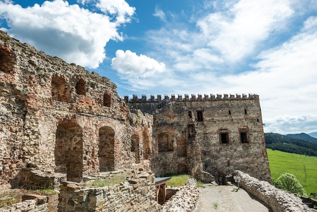 Castillo de Stara Lubovna en Eslovaquia Exterior del museo al aire libre República Eslovaca