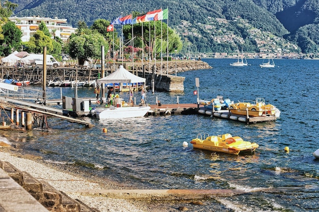 Catamarãs à beira-mar do luxuoso resort em Ascona, no Lago Maggiore, no cantão de Ticino, Suíça.