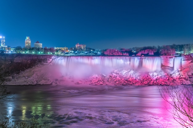 Catarata del Niágara larga exposición por la noche desde el lado de Canadá