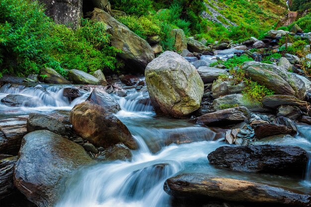 Foto catarata tropical bhagsu himachal pradesh india