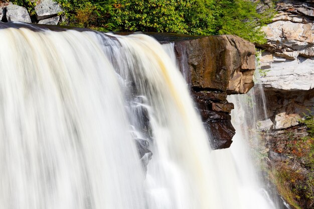 Cataratas de Blackwater en otoño