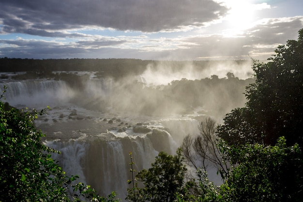 Cataratas do Iguaçu no Parque Nacional, Cachoeira do Brasil Bela vista