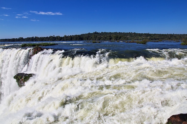 Foto cataratas del iguazú en argentina y brasil