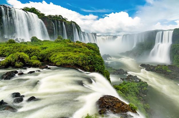 Cataratas del Iguazú, la cascada más grande del mundo, américa del sur