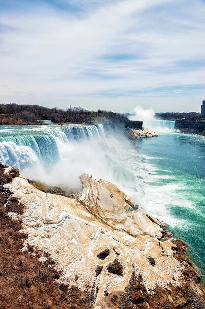 Cataratas del Niágara, Estados Unidos. Una vista de American Falls y Bridal Veil Falls. Primavera