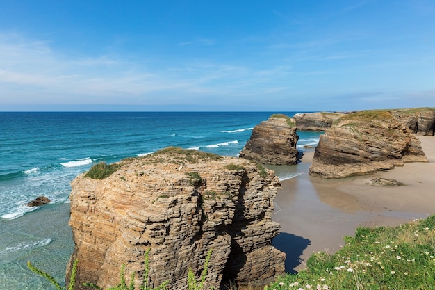 Catedrais de praia no Golfo da Biscaia na Espanha